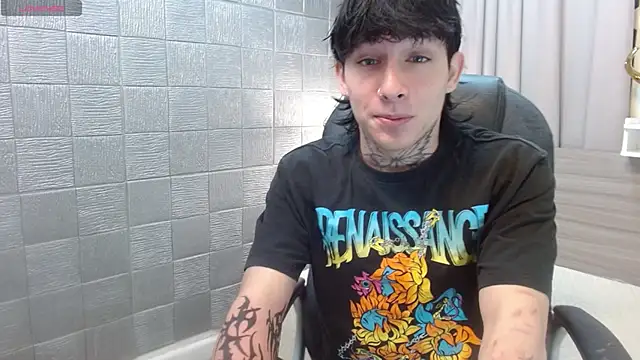 suck and sniff my feets - відео від вебкаммоделі Iantwink18