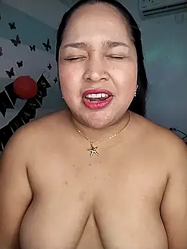 Playing with my pussy - video by Angelly_ricura cam model