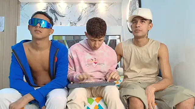 Hot threesome🥵 - video by GRETTY_BOYS cam model