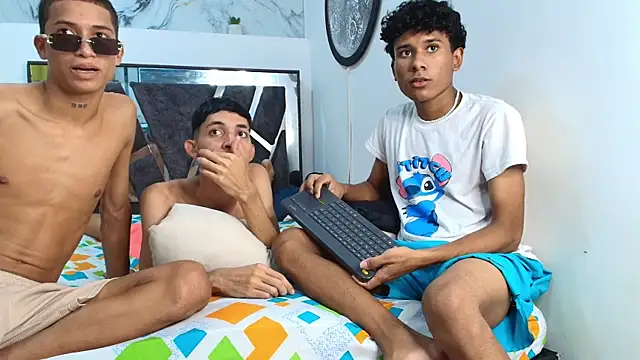 show hot asses 🍑🔥 - video by LONDON_BOYS1 cam model