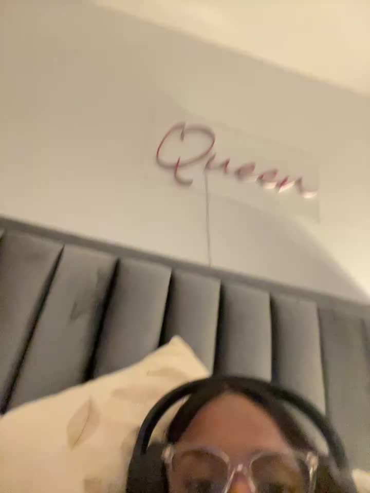 😈 - video oleh model kamera CharlottX