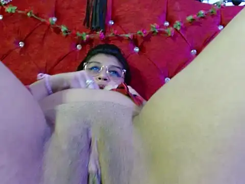 😏😏😏. - video by Emiily_Johamson cam model