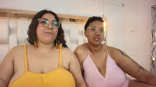 Suck pussy - video by TiffantyAndStacy cam model