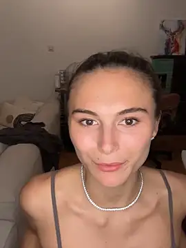 Trying out something new.. Sucking a Salami 🤭 - video by SophiiaStarr cam model