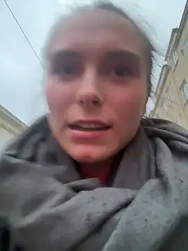 First outdoor / indoor video. Naked for you as soon as im home..  🥵 - video by SophiiaStarr cam model