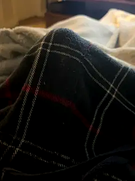 🍆 dick getting hard / endurecendo - video by Hiuwee cam model