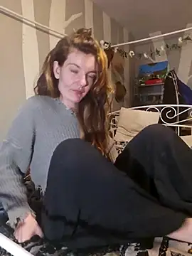 He dominates. Anal. Choking. Hair pulling. Spit in mouth and on face. - vídeo de YourFavCanadianMILF modelo de câmara