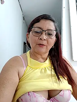 [18 Sep 09:45] Private Show - marfil_milf 캠 모델의 동영상