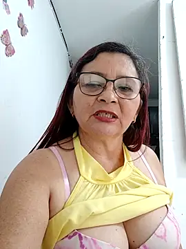 [18 Sep 10:39] Private Show - marfil_milf 캠 모델의 동영상