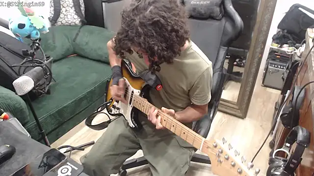 [10 Aug 18:12] Electric Guitar Loop Jams - vídeo de la modelo de cam Stringin69