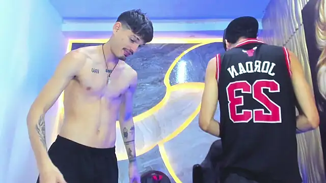 2 boys 👻👻 - Video von Iam_Steven Cam-Model