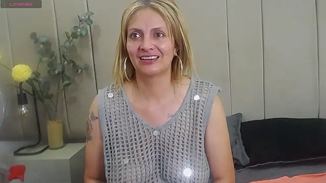 Fuck Pussy - video by paultte cam model