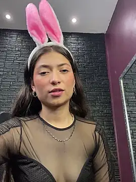 look my body 😏 - video by Lizzie_Collin cam model