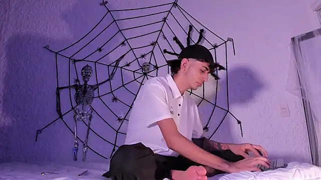 doing curious things - j_martony 캠 모델의 동영상