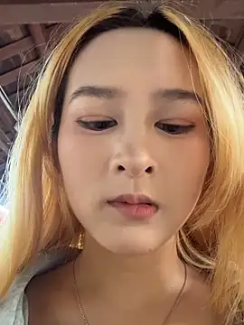 公园公厕开票视频 抽插自慰骑乘后入喷水 - video by yuki_june cam model