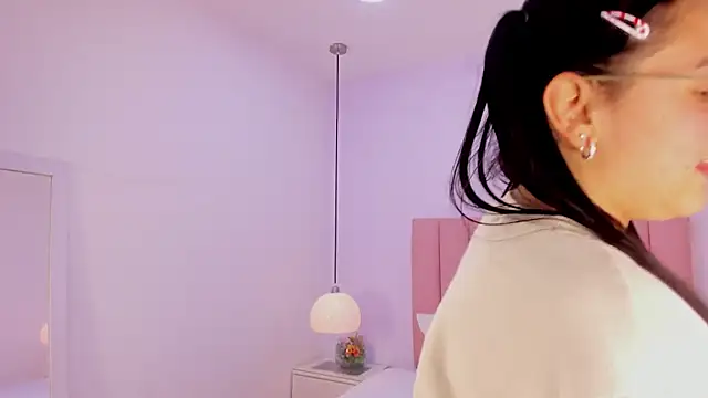 Sexy Amy and dildo in 4 — filmik Amy_Ferreira, modela(-lki) na kamerkach