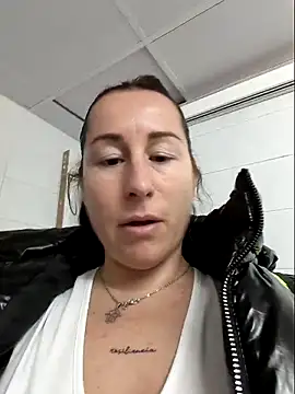 [23 Dec 11:15] Private Show - video di bichota85 modella di cam