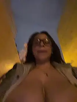 [23 Aug 03:48] tetas fuera calle - Vídeo de Rouus14, modelo de vídeos