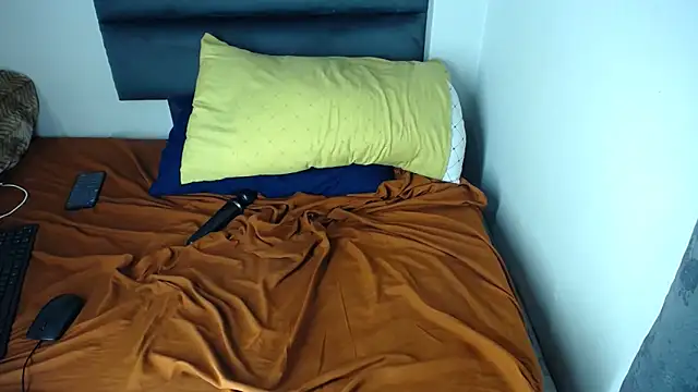 ass play an fuck - video by Juiceybileh cam model