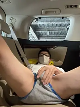 2026/08/23 久々に車内の後部座席で射精💦