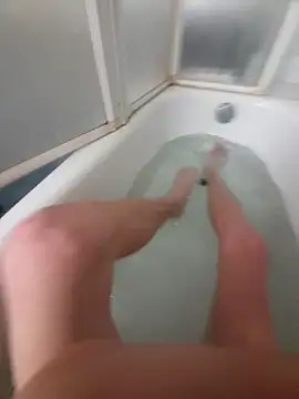 in der Badewanne wixen und auf mich kommen - video by Jann12nick cam model