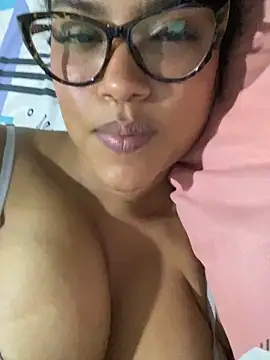 Spyyyyyy🫨 - video by miiabrown18 cam model