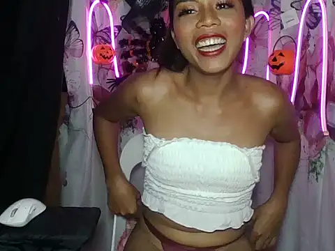 [19 Oct 18:33] Spy Show - vídeo de Morina_goddessxx888 modelo de câmara