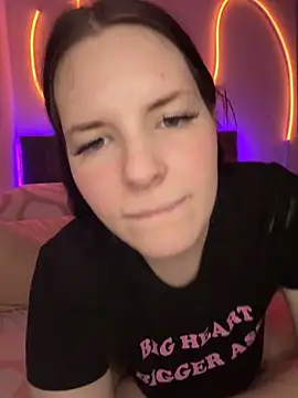 Titten Einölen－カメラキャストのMila-Jasminの動画