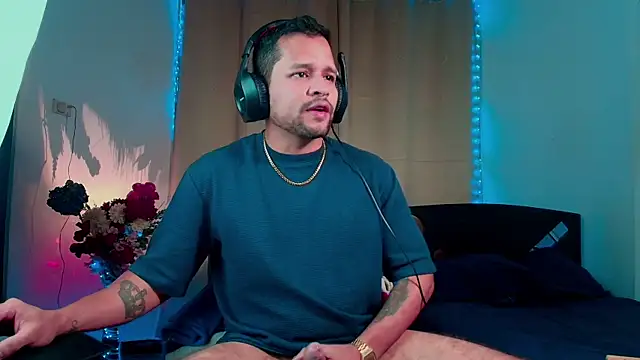 Sucking dildo and cumming hard - video by LucasGaeel cam model