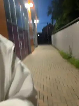 She showed her tits and ass on the street 🏘️😳
