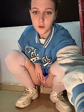 Playing with a pussy on the street ⭐️🏠
