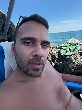 Skinny suck bear at sea
