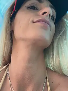 Masturbate on beach - 視頻由 Ericafontex 主播提供