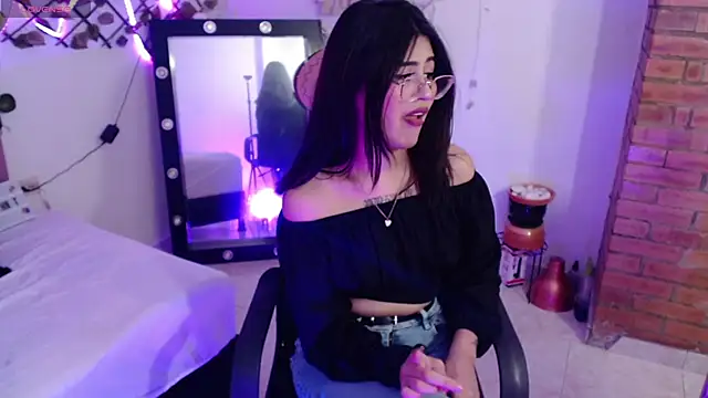 [6 Nov 20:40] Public Show - video by isa_bunny18 cam model