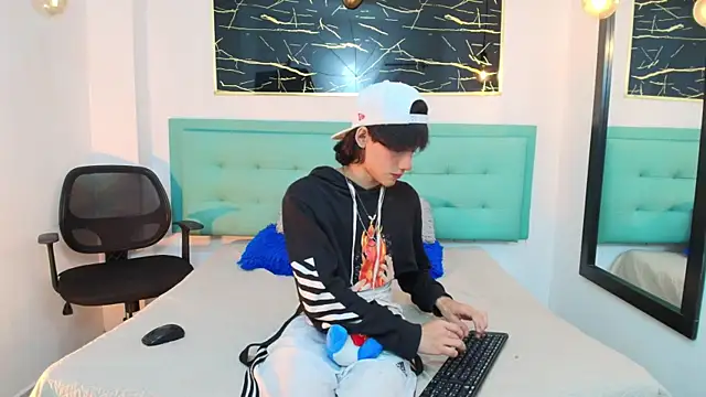 Dancing Untill Full Naked－カメラキャストのLovers_21の動画