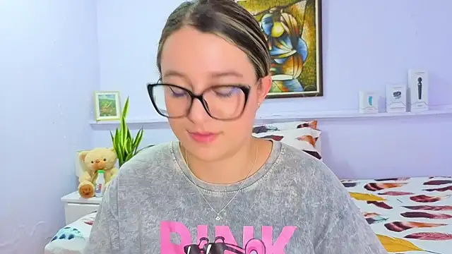 doggy pose - video by katiaa_lovv cam model