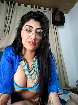 Lunch and dildo - video av egabarbie cam-modell