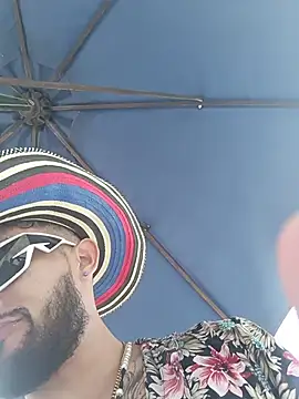 Cum in the beach - video by Kingbigcock23cm cam model