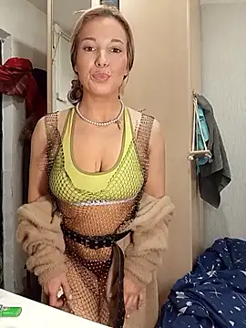 [4 Feb 12:29] Public Show - відео від вебкаммоделі Conny_Shellie