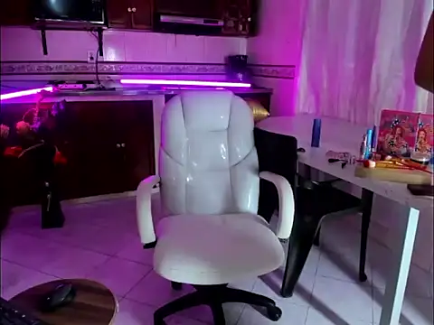 Sexy Sammy in her kitchen, her perfect show - video by Sammy_Millers cam model