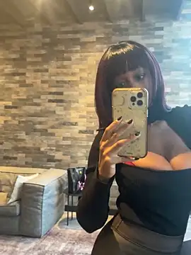 [13 Nov 14:59] Demetria's Cousin's LIVE SHOW - video di tia___fox modella di cam