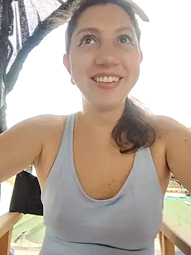 I play with my plug on my roof - video by julietta_maxi cam model