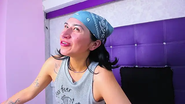 I like big dildo inside me, you wanna see?💦🤤 - video by LeaMoreau22 cam model