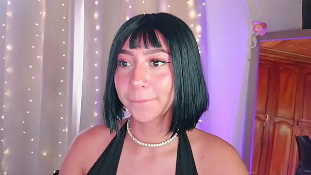 SHAVING MY HEAD COMPLETELY - فيديو من emma_web_ موديل الكام