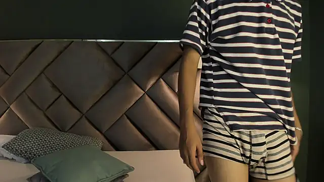 Cum show in your face - відео від вебкаммоделі Dickie_Dicking