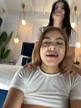 FUCKING MY FRIEND'S PUSSY - ArieliciousXXX主播的视频
