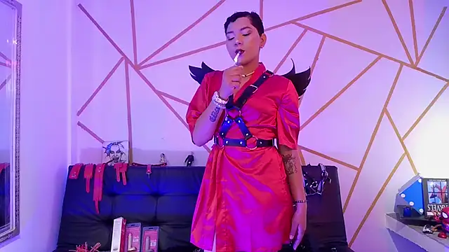 Hello Guys! I'm smoking come see me - video by ise_lunny cam model