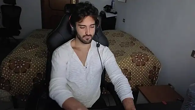 [7 May 22:18] Private Show CUMSHOW - vidéo du modèle de showcams Al3xox02