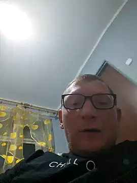 [14 Oct 00:25] Public Show - vídeo de MeskaKurwa1988 modelo de câmara