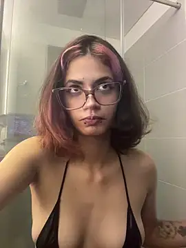 [16 Dec 22:05] Private Show – видео вебкам-модели sukulaurens